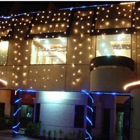 Oyo 15791 Flagship Hotel Executive Hazratganj Lucknow Dış mekan fotoğraf
