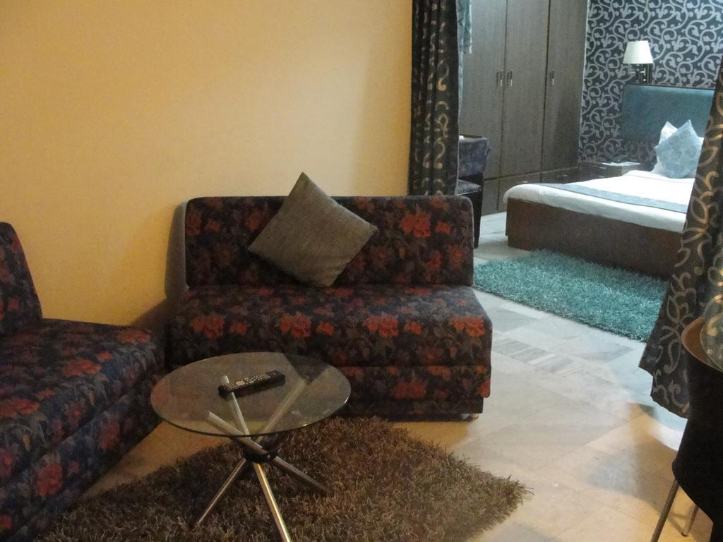 Oyo 15791 Flagship Hotel Executive Hazratganj Lucknow Dış mekan fotoğraf