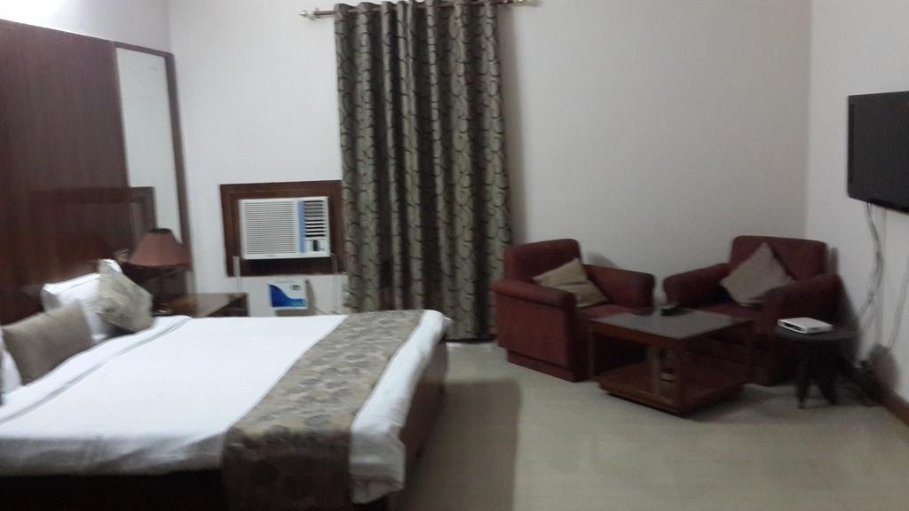 Oyo 15791 Flagship Hotel Executive Hazratganj Lucknow Dış mekan fotoğraf