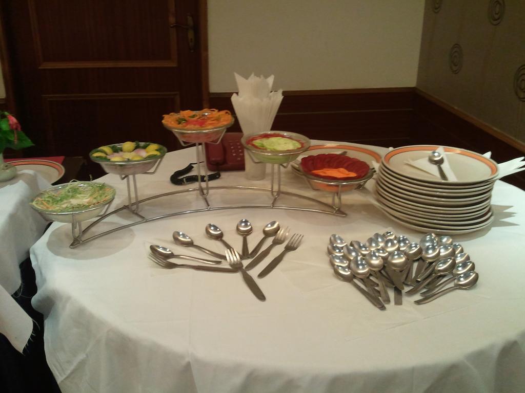 Oyo 15791 Flagship Hotel Executive Hazratganj Lucknow Dış mekan fotoğraf