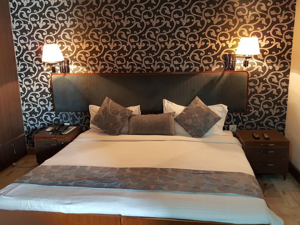 Oyo 15791 Flagship Hotel Executive Hazratganj Lucknow Dış mekan fotoğraf