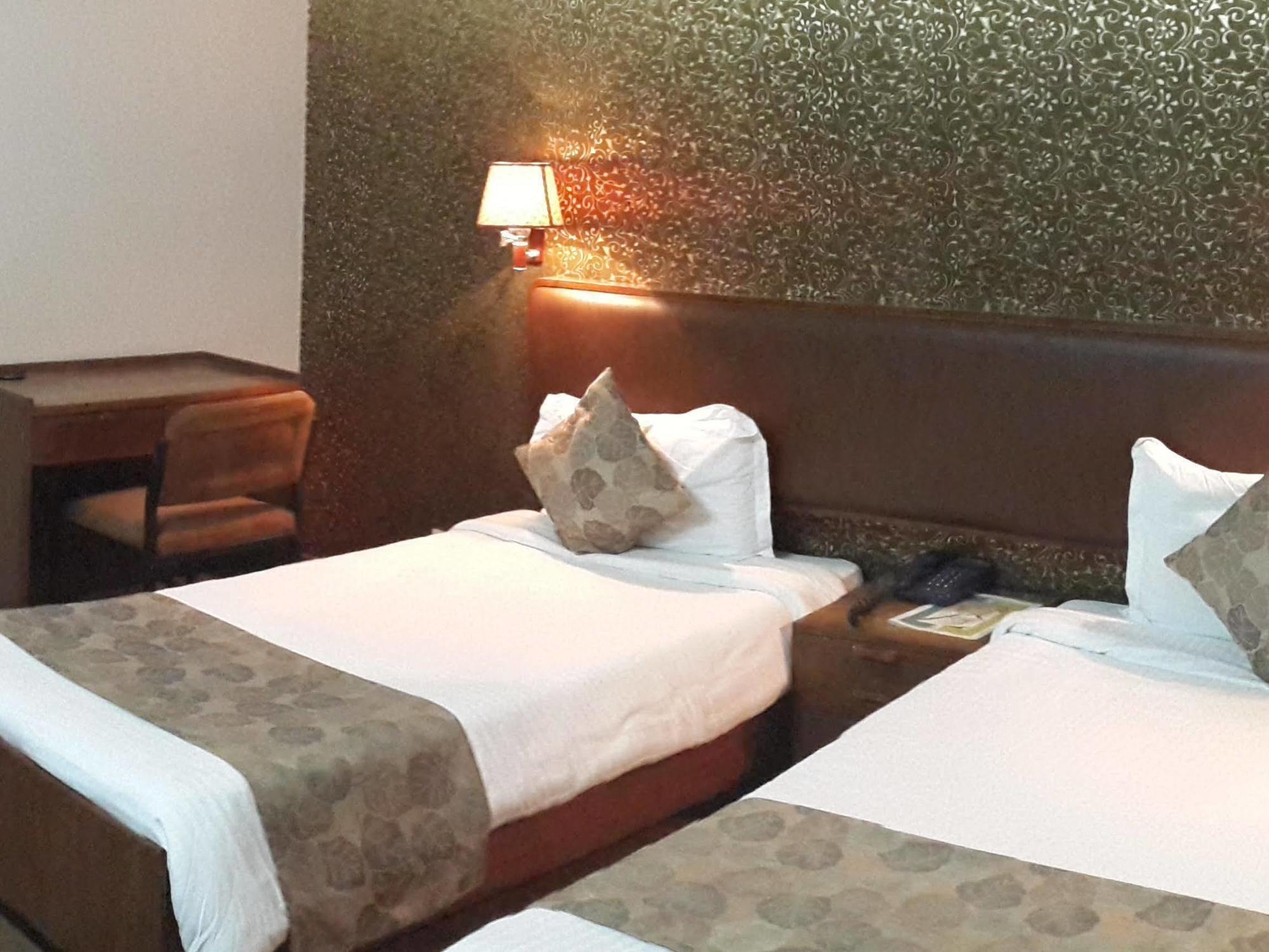 Oyo 15791 Flagship Hotel Executive Hazratganj Lucknow Dış mekan fotoğraf